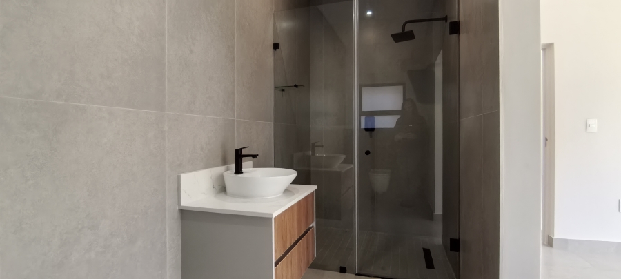 5 Bedroom Property for Sale in Outeniquasbosch Western Cape